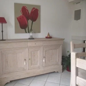 Buffet clair dans une pièce
